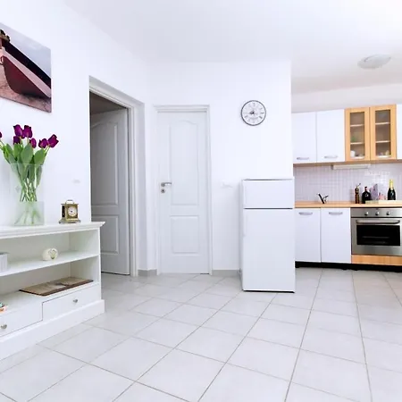 Jana Apartment *