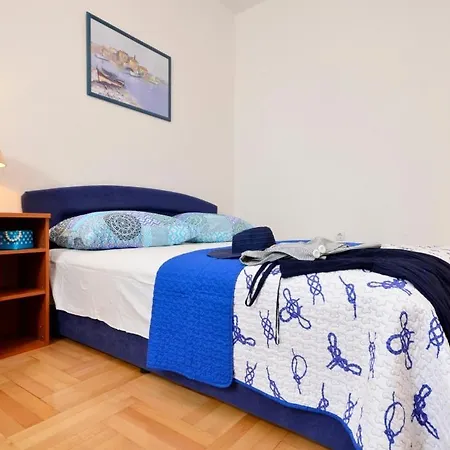 Jana Apartment *