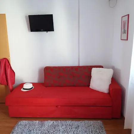 Jana Apartment *